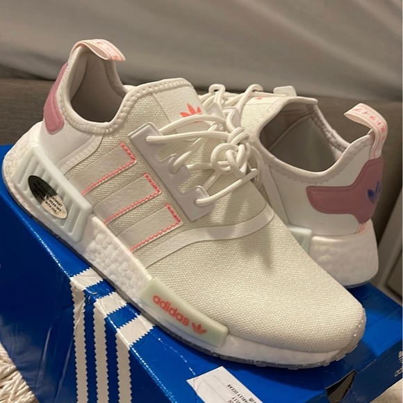 Adidas Women’s NMD R1 Originals (style GW5679) - Picture 3 of 6